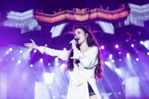 Mơ thấy người đổi tiếng, ca sĩ