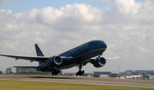 Mơ thấy máy bay đánh con gì?