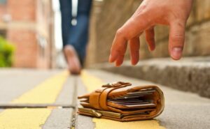 Mơ thấy nhặt được tiền đánh đề con gì?